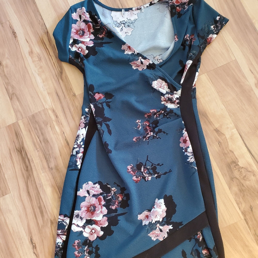 Really cute dress!